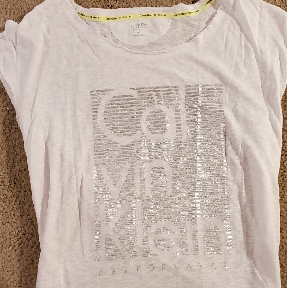 Tee shirt